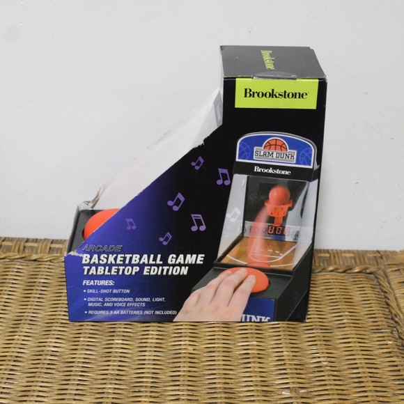 Brookstone. Slam Dunk Basketball Game Tabletop Edition. - Picture 3 of 9
